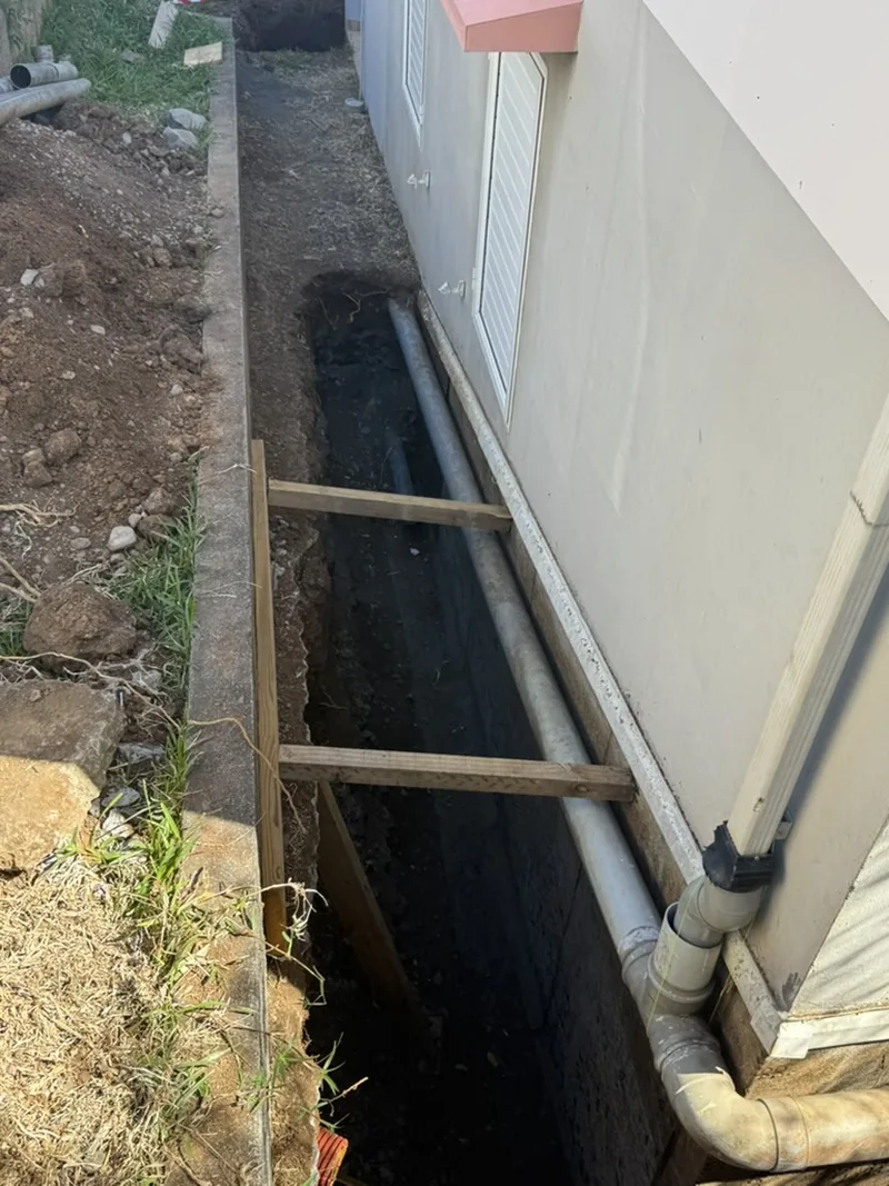 Réseau d'évacuation des eaux pluviales en fond de fouille
